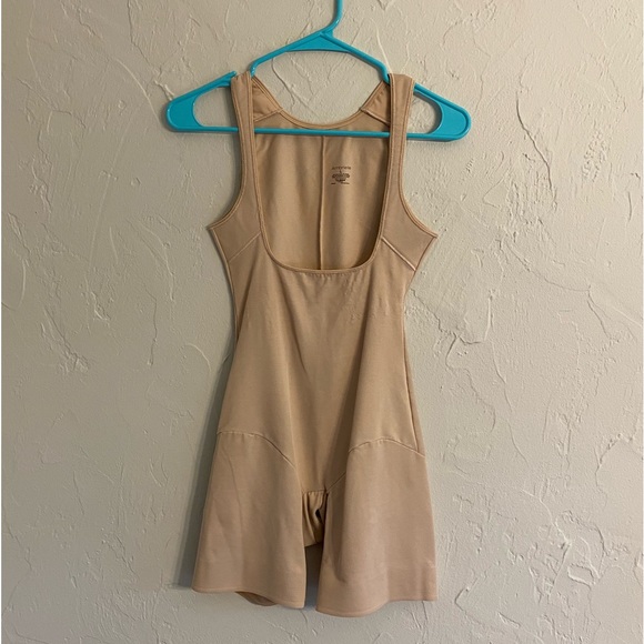 Ambrielle Other - Ambrielle ladies undergarment. Size large